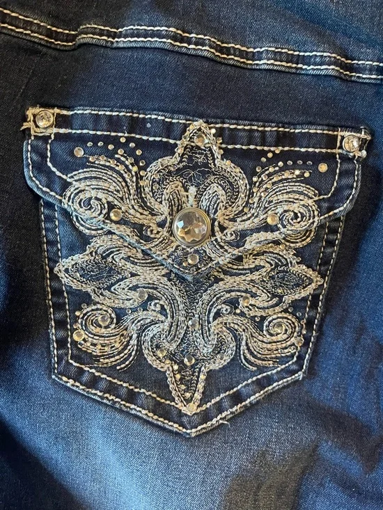 Cato Dark Wash Denim Capri Jeans - Picture 5 of 6